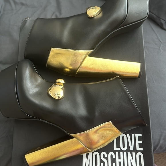 Block Heel Platform boots by Love Moschino - Picture 8 of 13